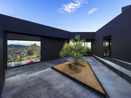 A Stunning Black Desert House with Stylish Interior and Exterior in Twentynine Palms by Oller & Pejic Architecture (14)