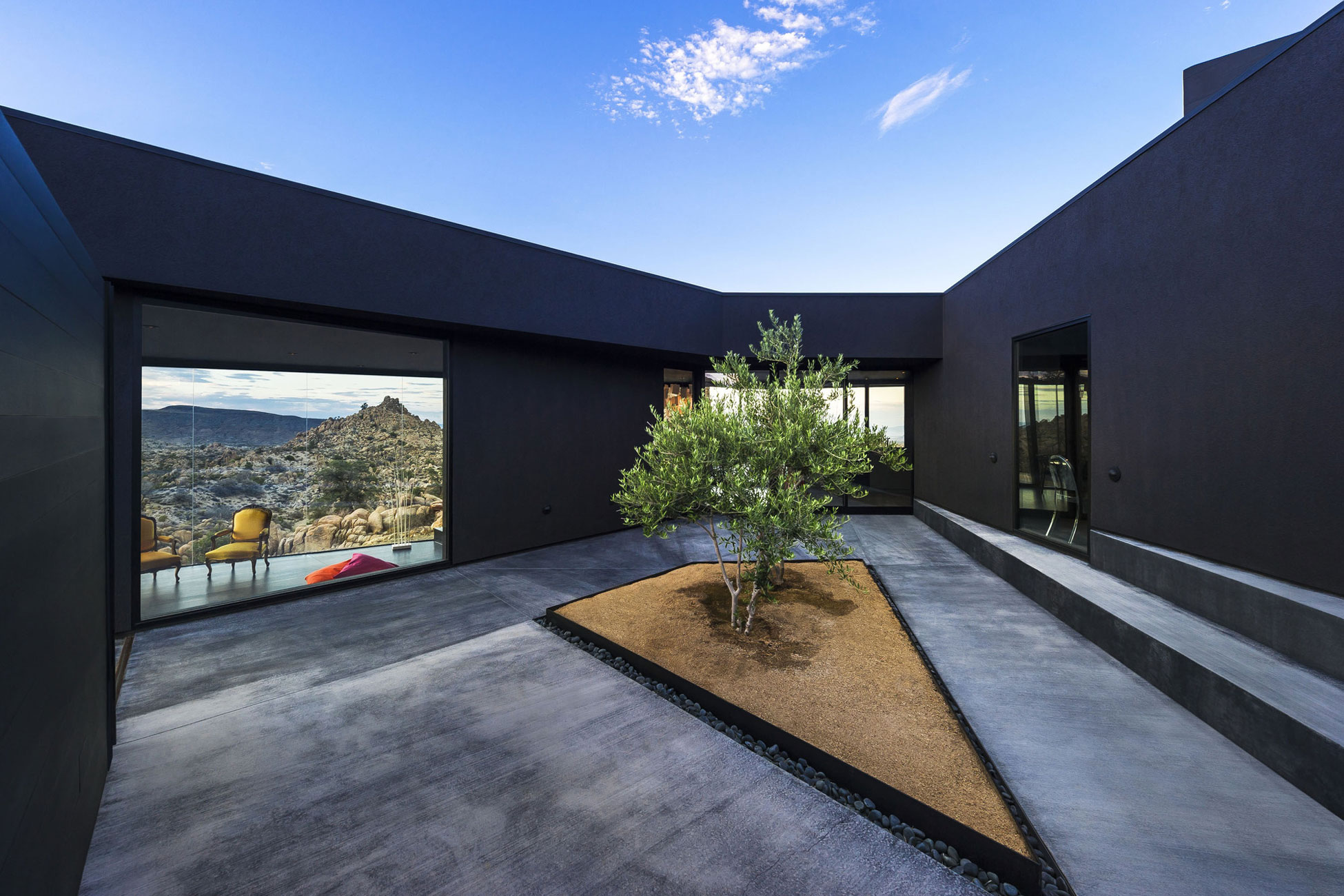 A Stunning Black Desert House with Stylish Interior and Exterior in Twentynine Palms by Oller & Pejic Architecture (14)