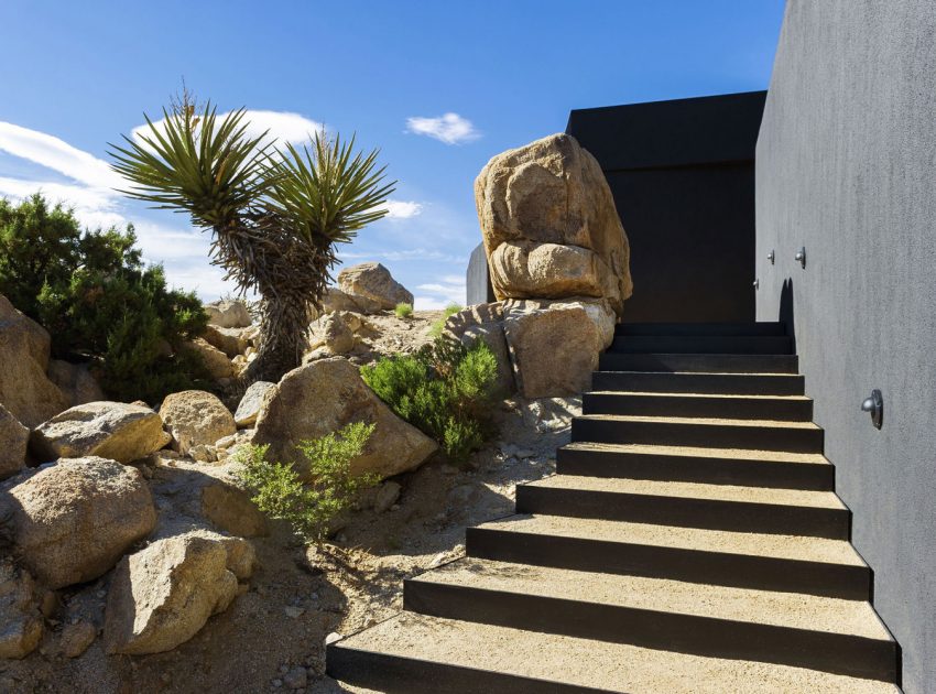 A Stunning Black Desert House with Stylish Interior and Exterior in Twentynine Palms by Oller & Pejic Architecture (15)