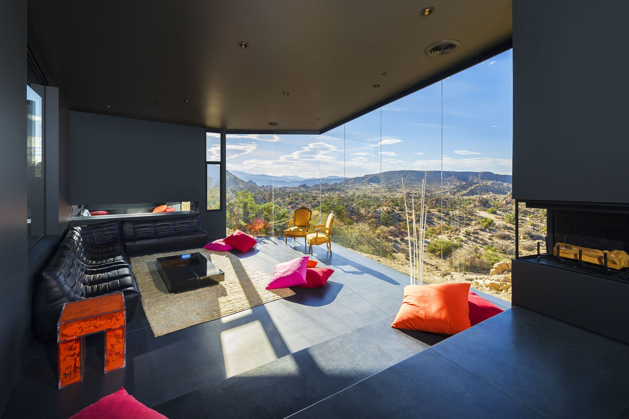 A Stunning Black Desert House with Stylish Interior and Exterior in Twentynine Palms by Oller & Pejic Architecture (16)