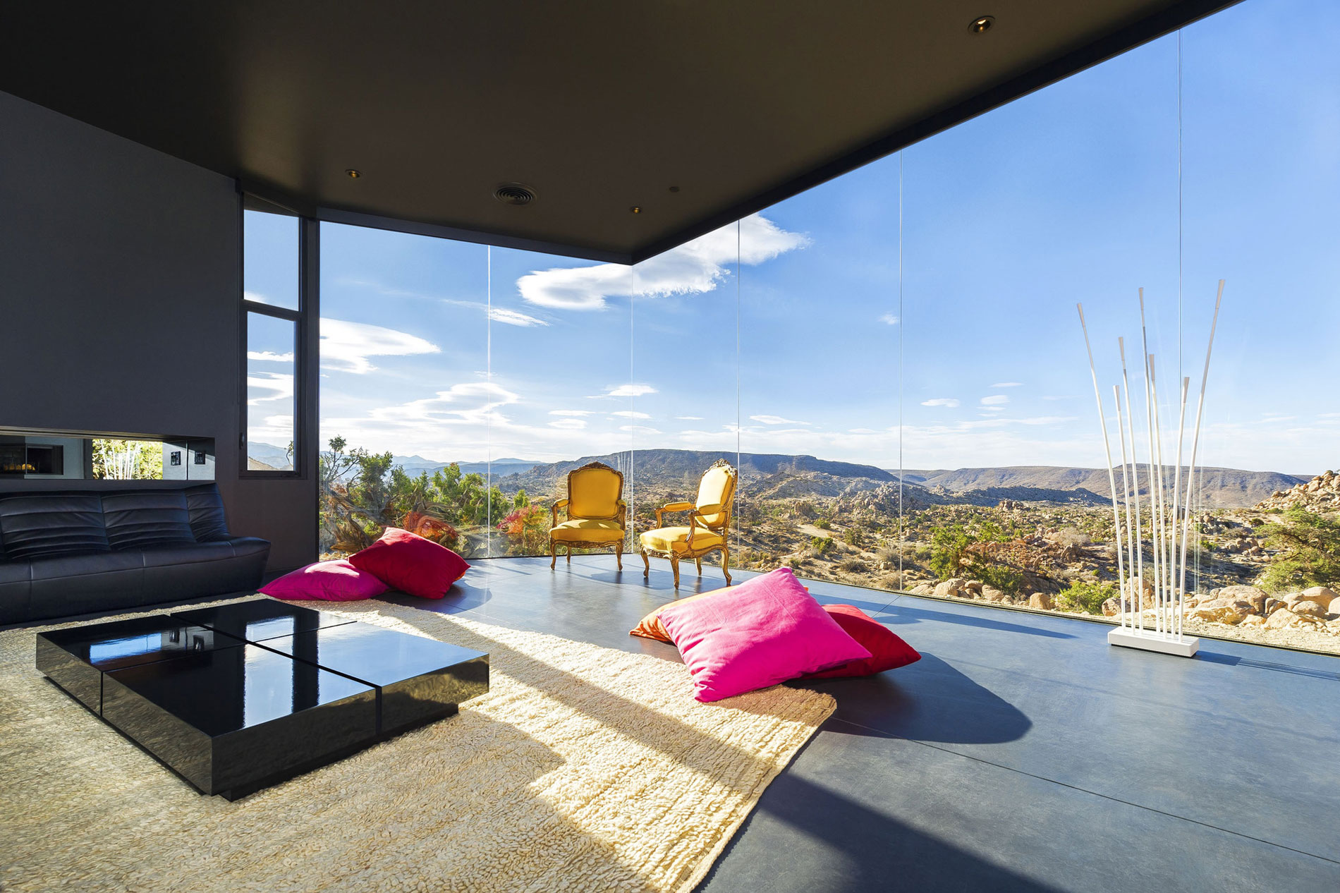 A Stunning Black Desert House with Stylish Interior and Exterior in Twentynine Palms by Oller & Pejic Architecture (17)