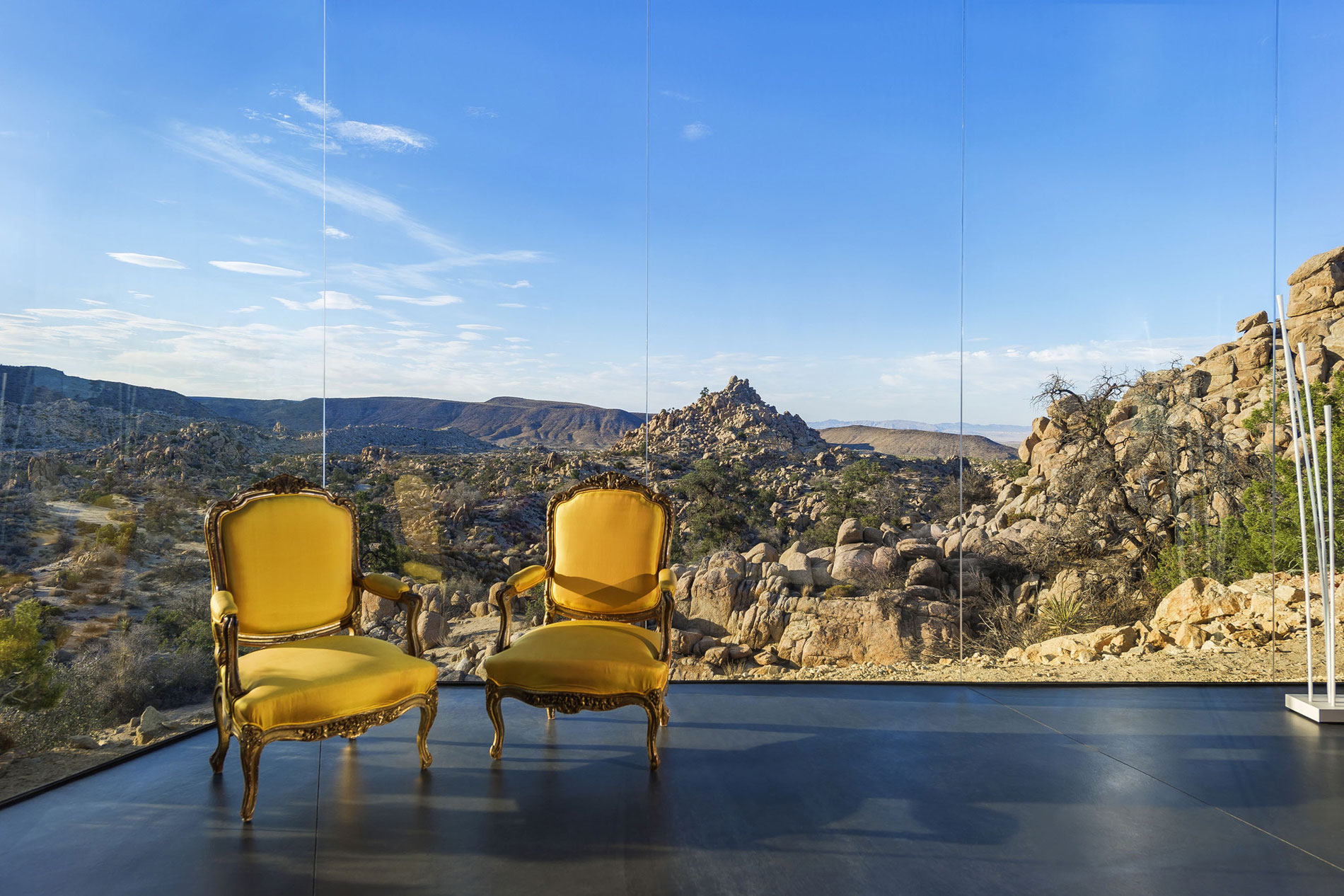 A Stunning Black Desert House with Stylish Interior and Exterior in Twentynine Palms by Oller & Pejic Architecture (18)
