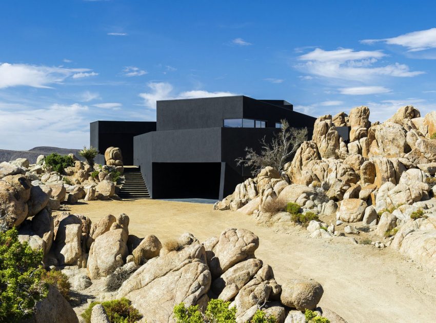 A Stunning Black Desert House with Stylish Interior and Exterior in Twentynine Palms by Oller & Pejic Architecture (2)