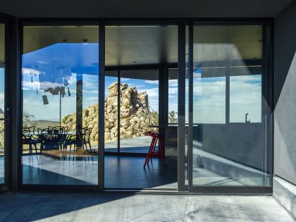 A Stunning Black Desert House with Stylish Interior and Exterior in Twentynine Palms by Oller & Pejic Architecture (21)