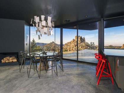 A Stunning Black Desert House with Stylish Interior and Exterior in Twentynine Palms by Oller & Pejic Architecture (22)