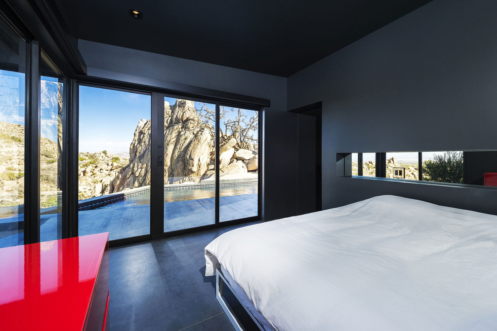 A Stunning Black Desert House with Stylish Interior and Exterior in Twentynine Palms by Oller & Pejic Architecture (26)