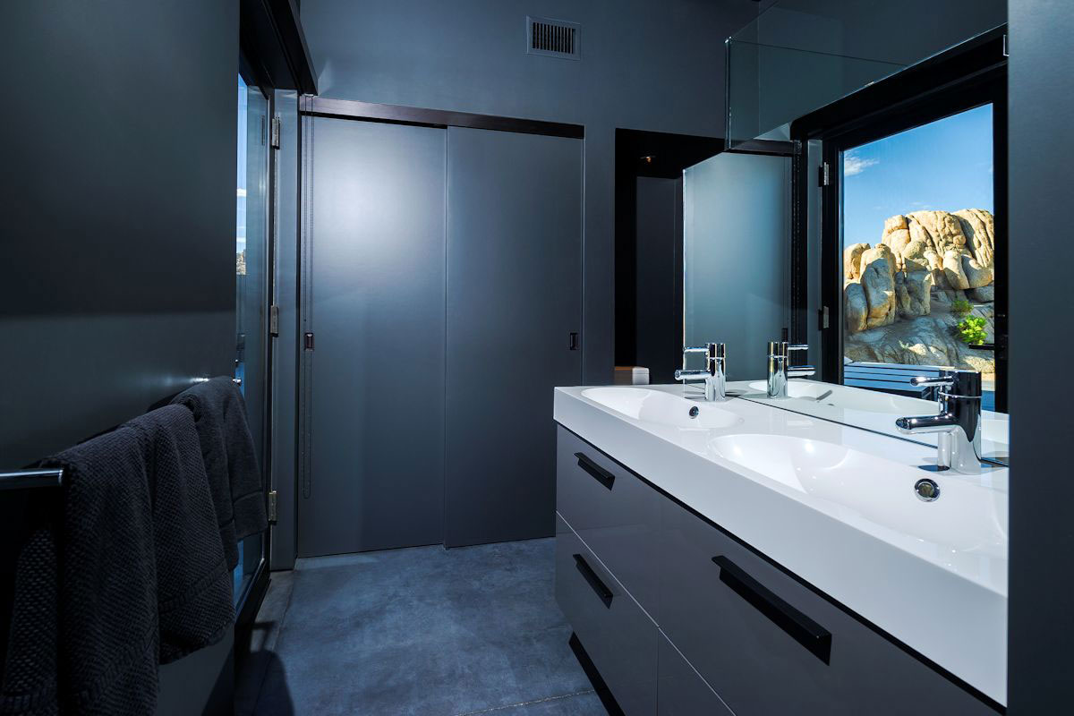 A Stunning Black Desert House with Stylish Interior and Exterior in Twentynine Palms by Oller & Pejic Architecture (27)