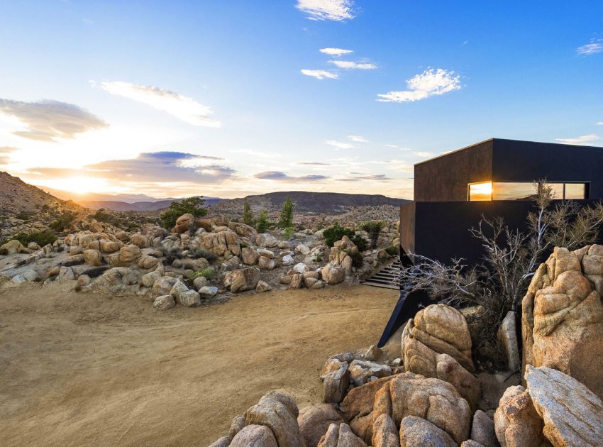 A Stunning Black Desert House with Stylish Interior and Exterior in Twentynine Palms by Oller & Pejic Architecture (4)