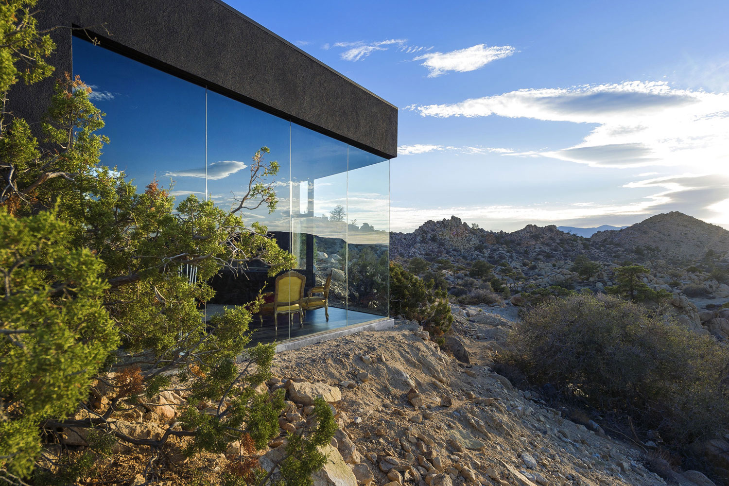 A Stunning Black Desert House with Stylish Interior and Exterior in Twentynine Palms by Oller & Pejic Architecture (5)