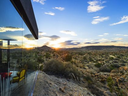 A Stunning Black Desert House with Stylish Interior and Exterior in Twentynine Palms by Oller & Pejic Architecture (6)