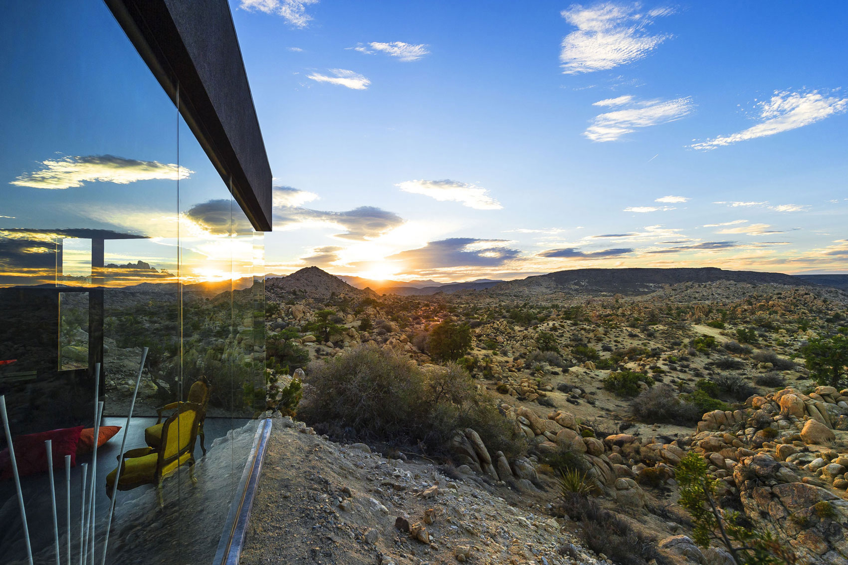 A Stunning Black Desert House with Stylish Interior and Exterior in Twentynine Palms by Oller & Pejic Architecture (6)