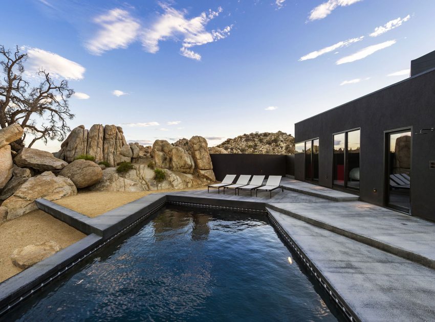 A Stunning Black Desert House with Stylish Interior and Exterior in Twentynine Palms by Oller & Pejic Architecture (7)