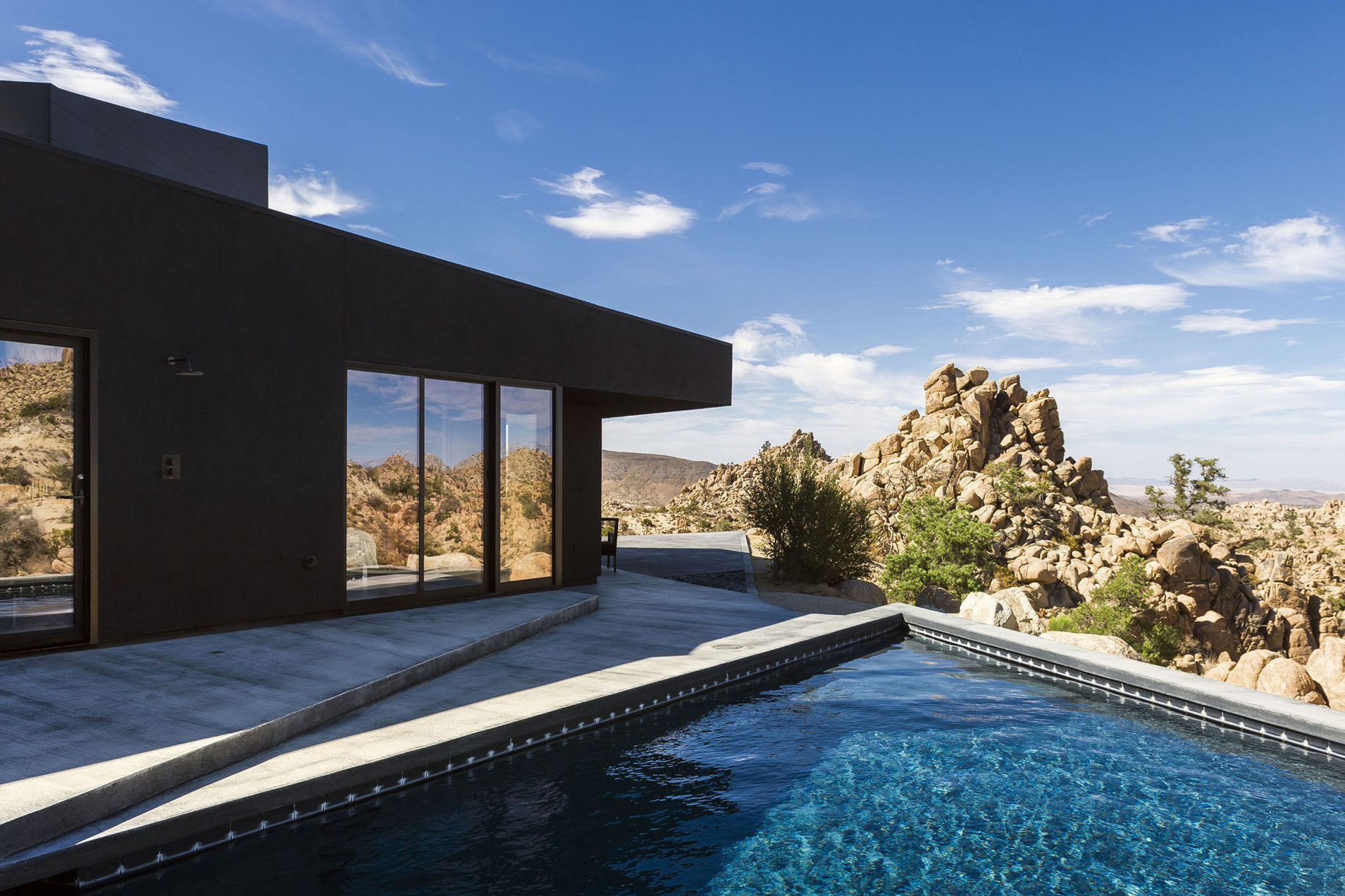 A Stunning Black Desert House with Stylish Interior and Exterior in Twentynine Palms by Oller & Pejic Architecture (8)