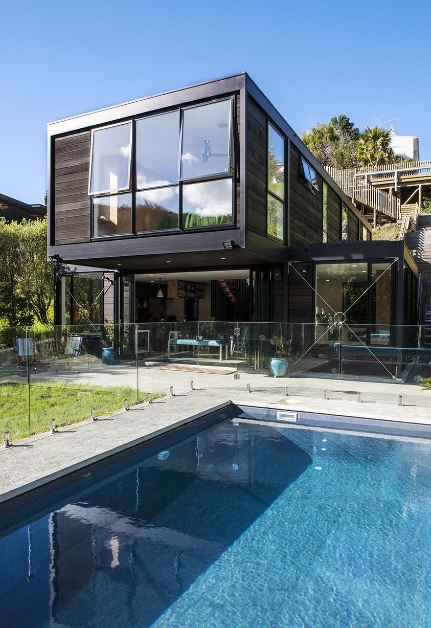 A Stunning Black Modern House with Glass Roof and Huge Windows in Auckland, New Zealand by BOX Living (1)