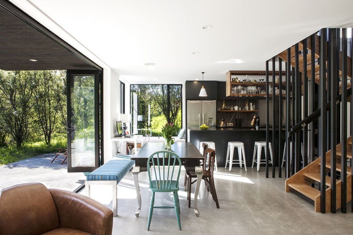 A Stunning Black Modern House with Glass Roof and Huge Windows in Auckland, New Zealand by BOX Living (5)
