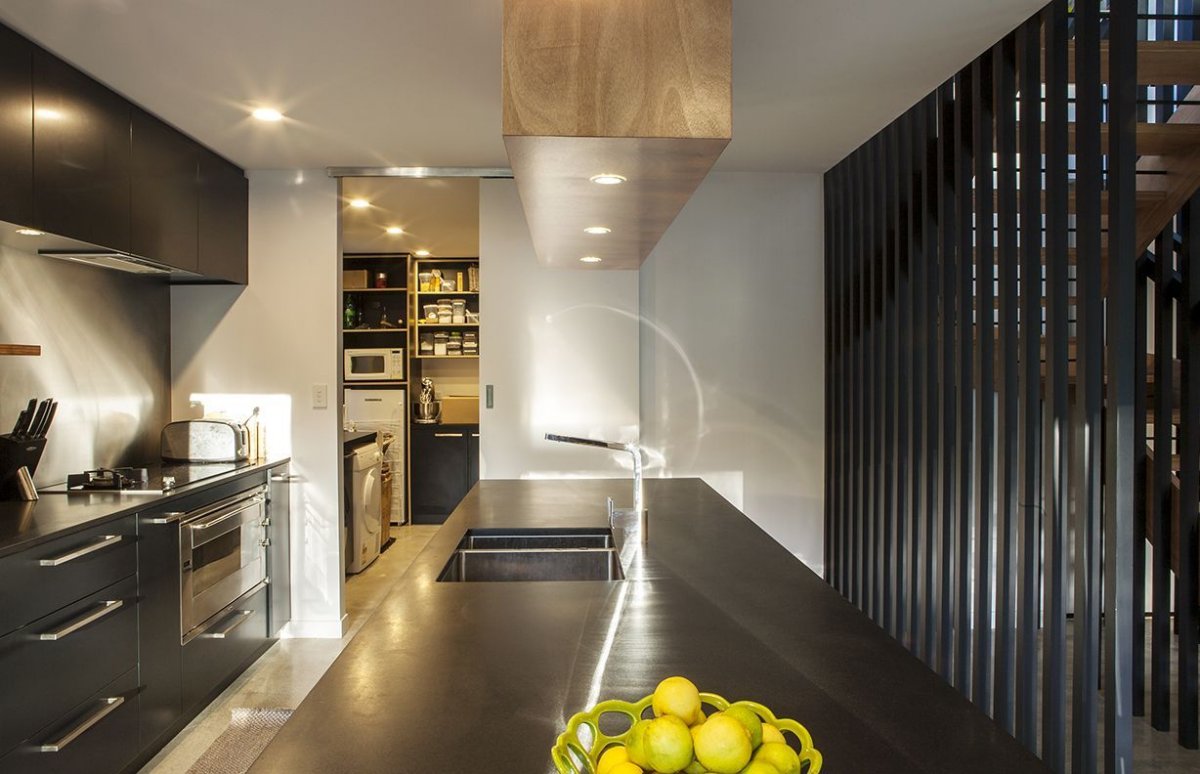 A Stunning Black Modern House with Glass Roof and Huge Windows in Auckland, New Zealand by BOX Living (6)