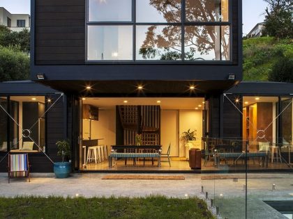 A Stunning Black Modern House with Glass Roof and Huge Windows in Auckland, New Zealand by BOX Living (7)