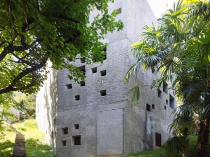 A Stunning Concrete House for a Family of Three Persons on the Lake Maggiore by Wespi de Meuron Romeo Architects (4)