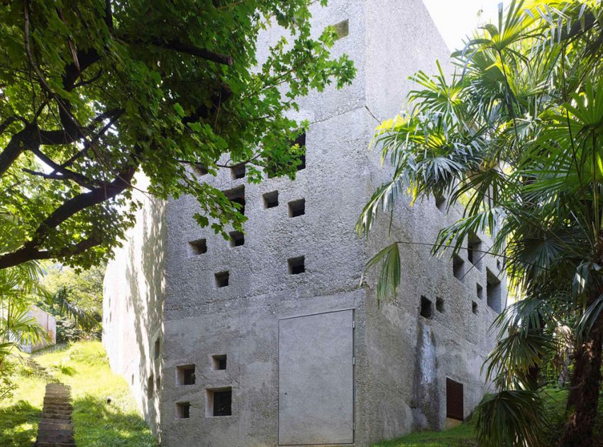 A Stunning Concrete House for a Family of Three Persons on the Lake Maggiore by Wespi de Meuron Romeo Architects (4)