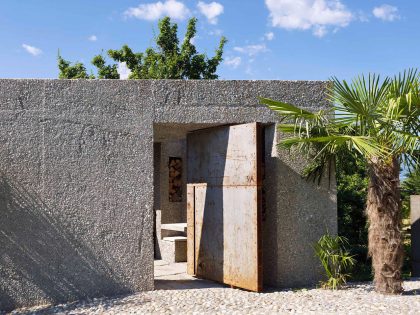 A Stunning Concrete House for a Family of Three Persons on the Lake Maggiore by Wespi de Meuron Romeo Architects (6)