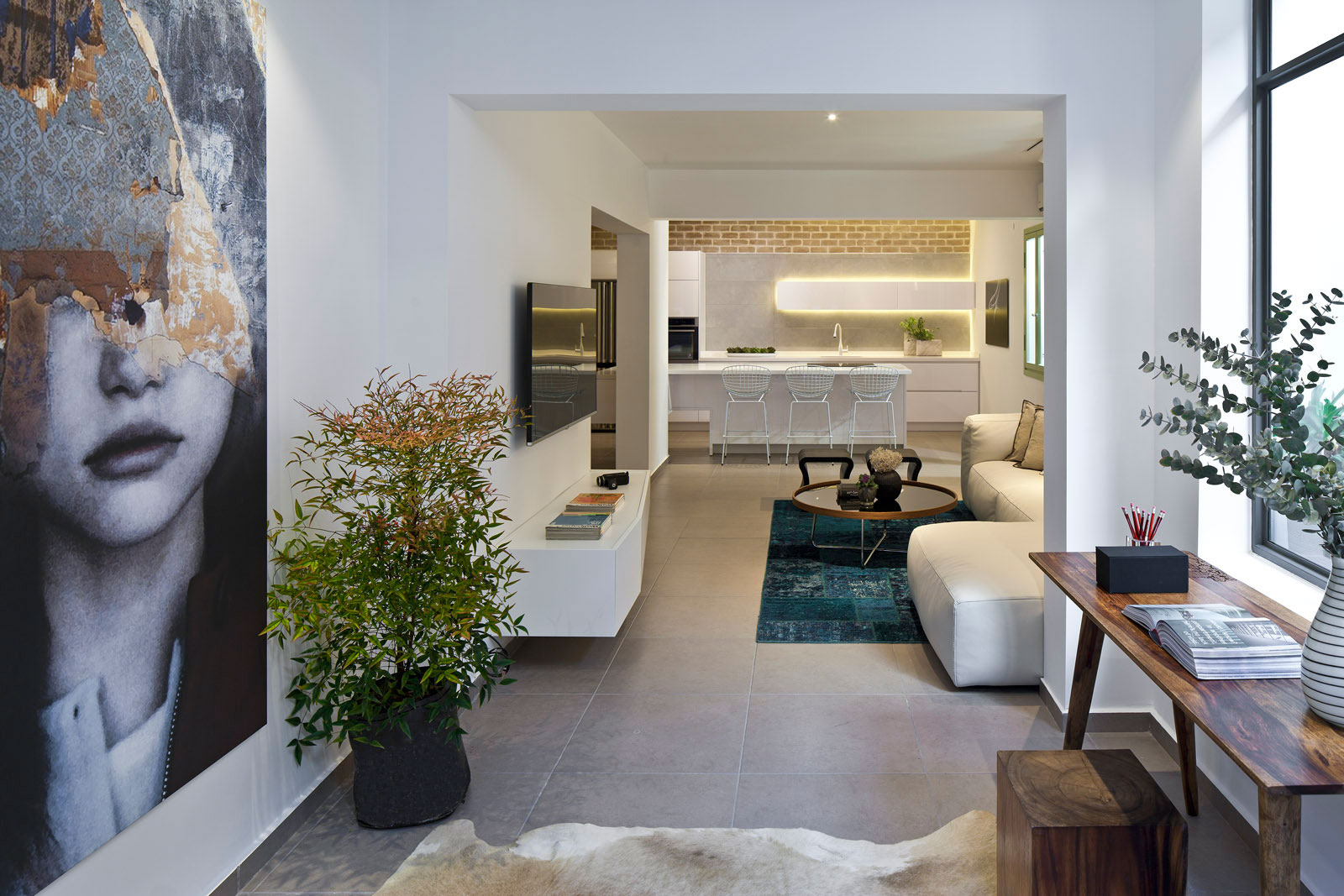 A Stunning Contemporary Apartment Nestled in Lush Vegetation of Tel Aviv by BLV Design/Architecture (1)