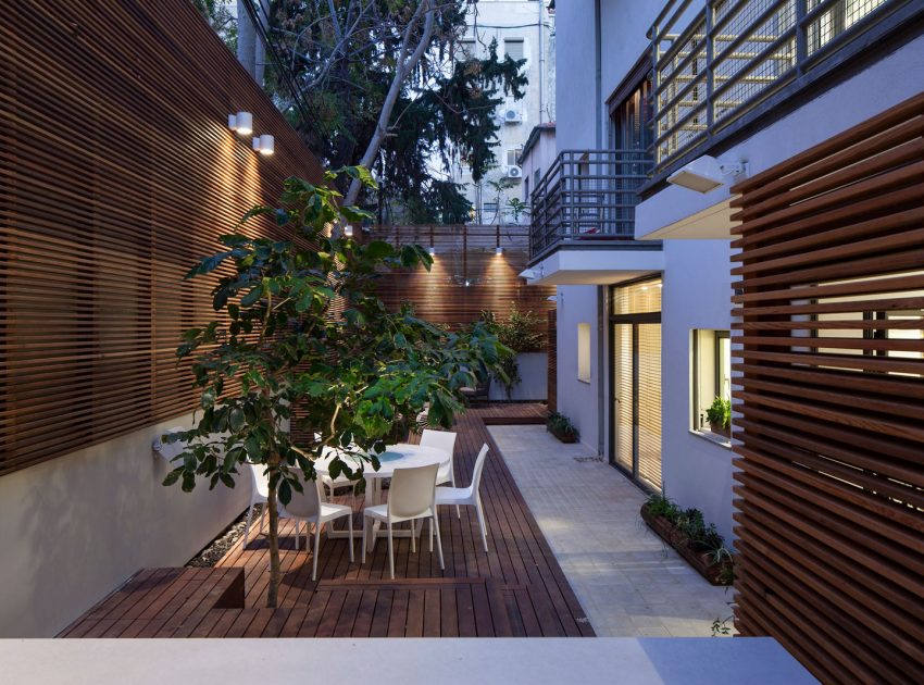 A Stunning Contemporary Apartment Nestled in Lush Vegetation of Tel Aviv by BLV Design/Architecture (19)