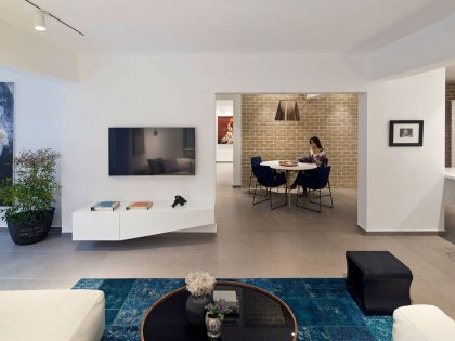 A Stunning Contemporary Apartment Nestled in Lush Vegetation of Tel Aviv by BLV Design/Architecture (3)