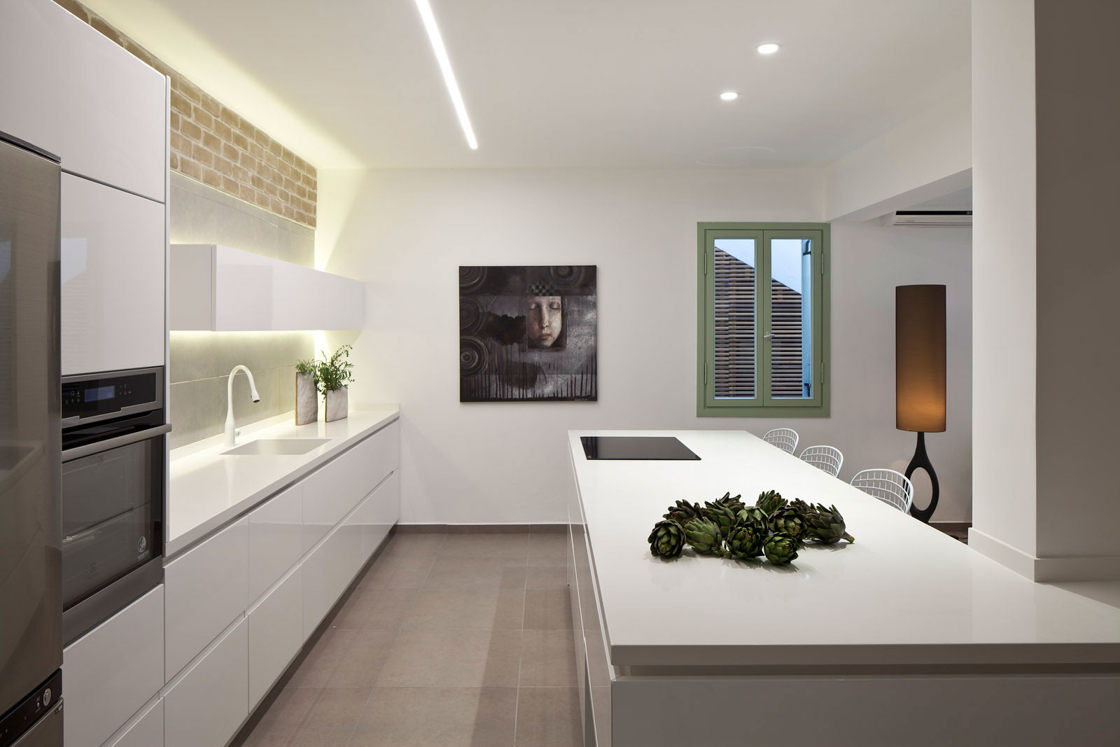 A Stunning Contemporary Apartment Nestled in Lush Vegetation of Tel Aviv by BLV Design/Architecture (6)