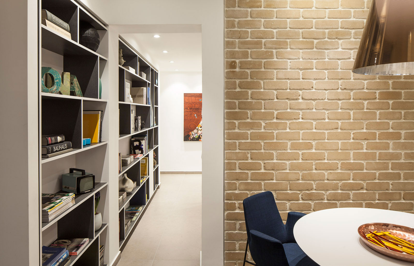 A Stunning Contemporary Apartment Nestled in Lush Vegetation of Tel Aviv by BLV Design/Architecture (8)