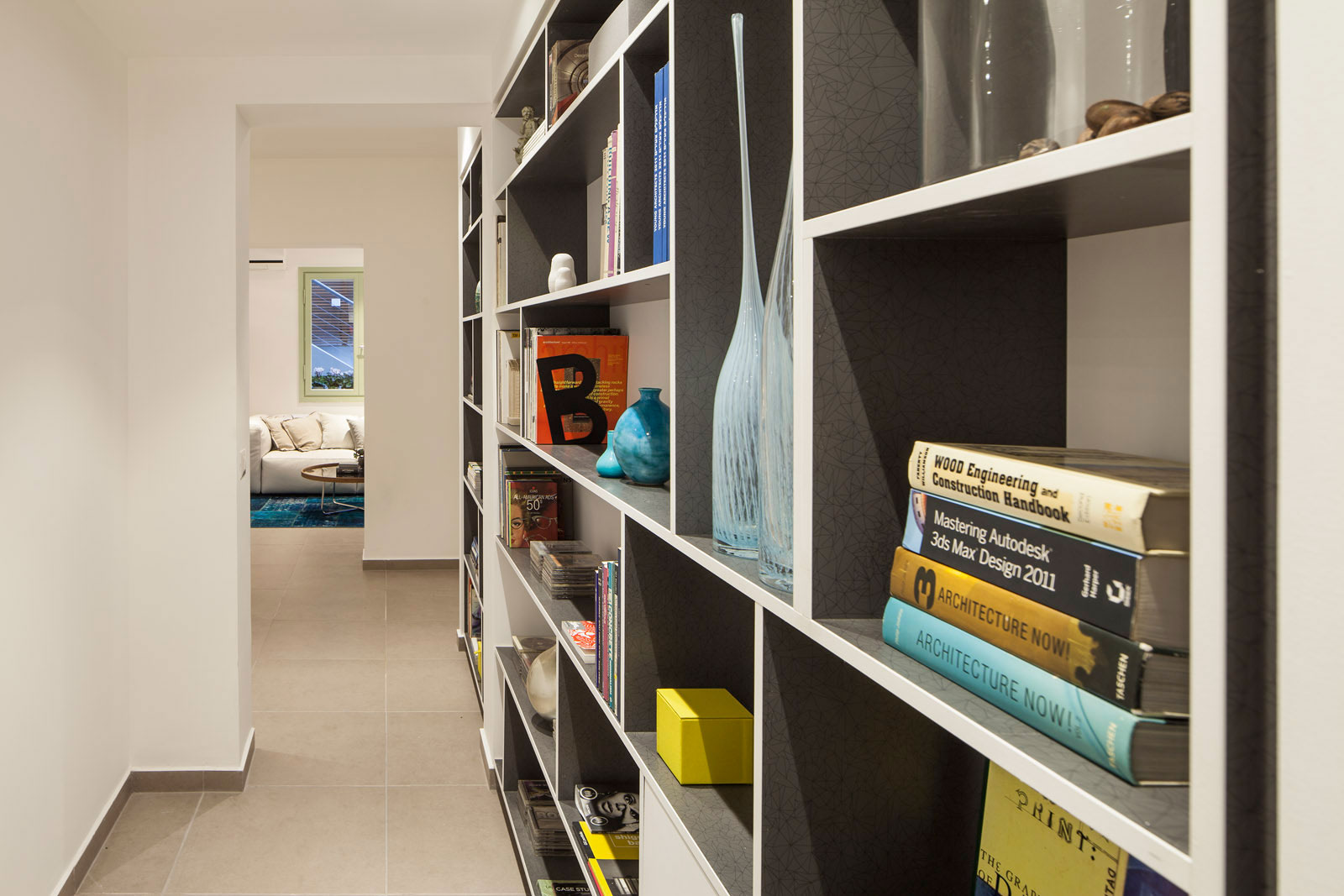 A Stunning Contemporary Apartment Nestled in Lush Vegetation of Tel Aviv by BLV Design/Architecture (9)