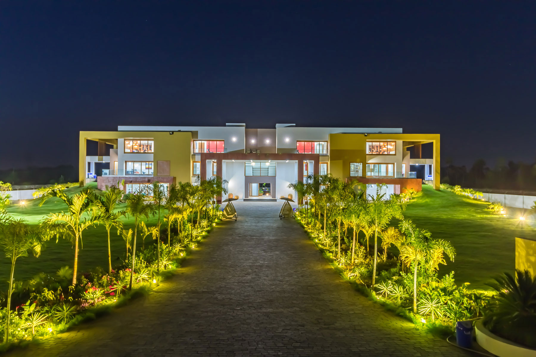 A Stunning Contemporary Home Overlooks Lush Green Landscape in Mehsana, India by Ramesh Patel & Associates (22)