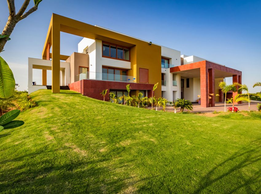 A Stunning Contemporary Home Overlooks Lush Green Landscape in Mehsana, India by Ramesh Patel & Associates (3)