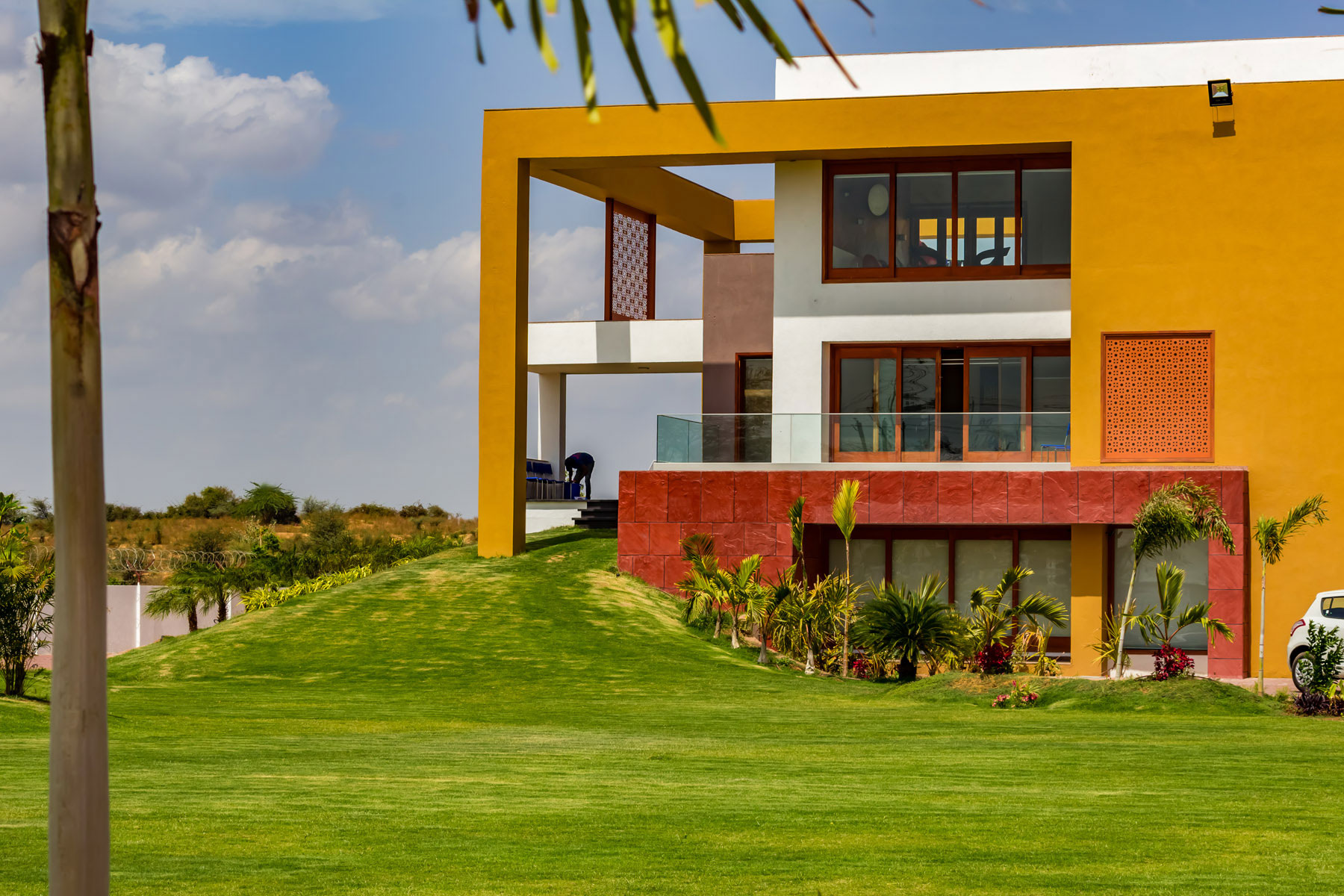 A Stunning Contemporary Home Overlooks Lush Green Landscape in Mehsana, India by Ramesh Patel & Associates (4)