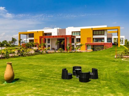 A Stunning Contemporary Home Overlooks Lush Green Landscape in Mehsana, India by Ramesh Patel & Associates (5)
