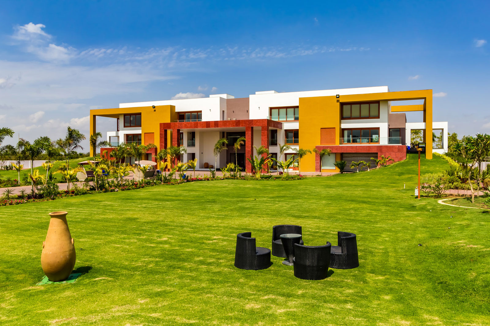 A Stunning Contemporary Home Overlooks Lush Green Landscape in Mehsana, India by Ramesh Patel & Associates (5)