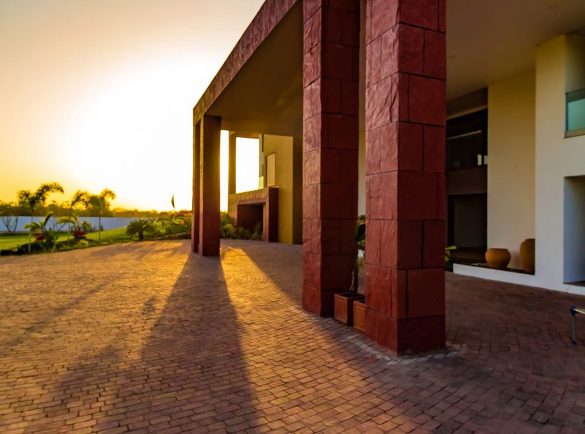 A Stunning Contemporary Home Overlooks Lush Green Landscape in Mehsana, India by Ramesh Patel & Associates (6)