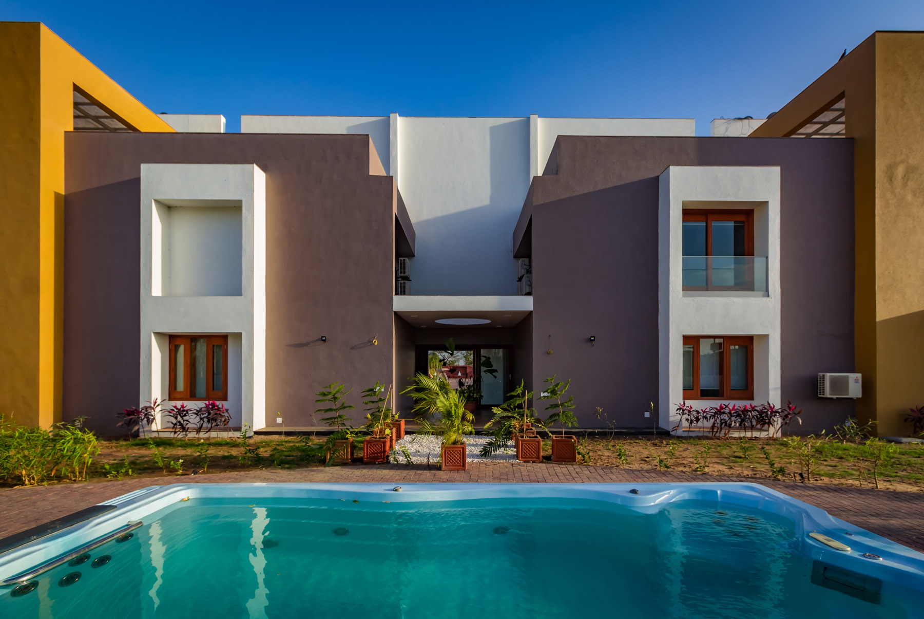 A Stunning Contemporary Home Overlooks Lush Green Landscape in Mehsana, India by Ramesh Patel & Associates (8)