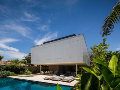 A Stunning Contemporary Home with Private Swimming Pool in São Sebastião by Studio MK27 & Eduardo Chalabi (1)