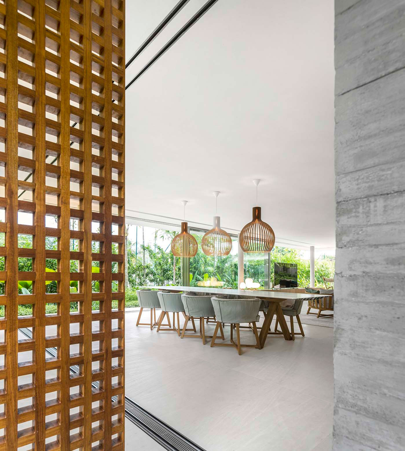 A Stunning Contemporary Home with Private Swimming Pool in São Sebastião by Studio MK27 & Eduardo Chalabi (10)