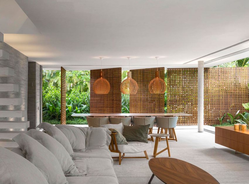 A Stunning Contemporary Home with Private Swimming Pool in São Sebastião by Studio MK27 & Eduardo Chalabi (17)