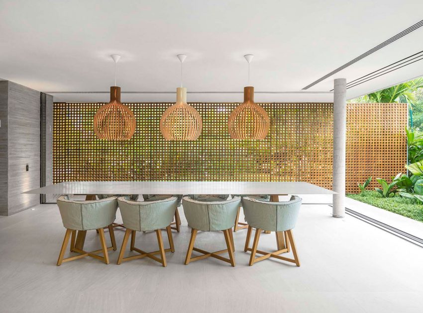 A Stunning Contemporary Home with Private Swimming Pool in São Sebastião by Studio MK27 & Eduardo Chalabi (18)