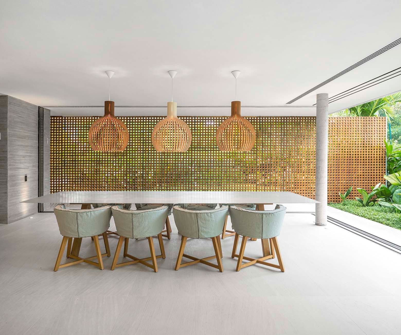 A Stunning Contemporary Home with Private Swimming Pool in São Sebastião by Studio MK27 & Eduardo Chalabi (18)