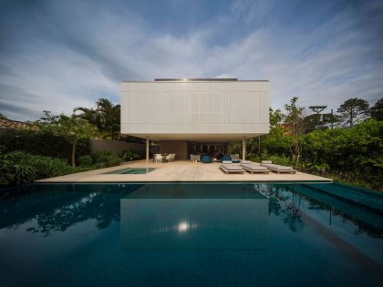 A Stunning Contemporary Home with Private Swimming Pool in São Sebastião by Studio MK27 & Eduardo Chalabi (2)