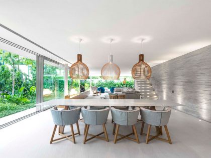 A Stunning Contemporary Home with Private Swimming Pool in São Sebastião by Studio MK27 & Eduardo Chalabi (20)