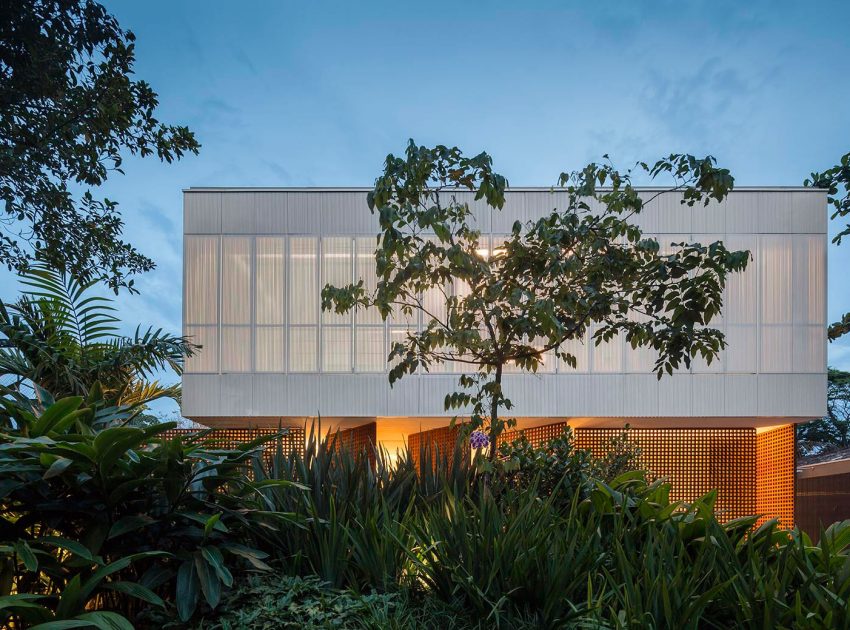 A Stunning Contemporary Home with Private Swimming Pool in São Sebastião by Studio MK27 & Eduardo Chalabi (29)