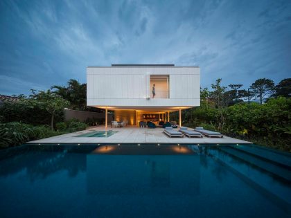 A Stunning Contemporary Home with Private Swimming Pool in São Sebastião by Studio MK27 & Eduardo Chalabi (30)
