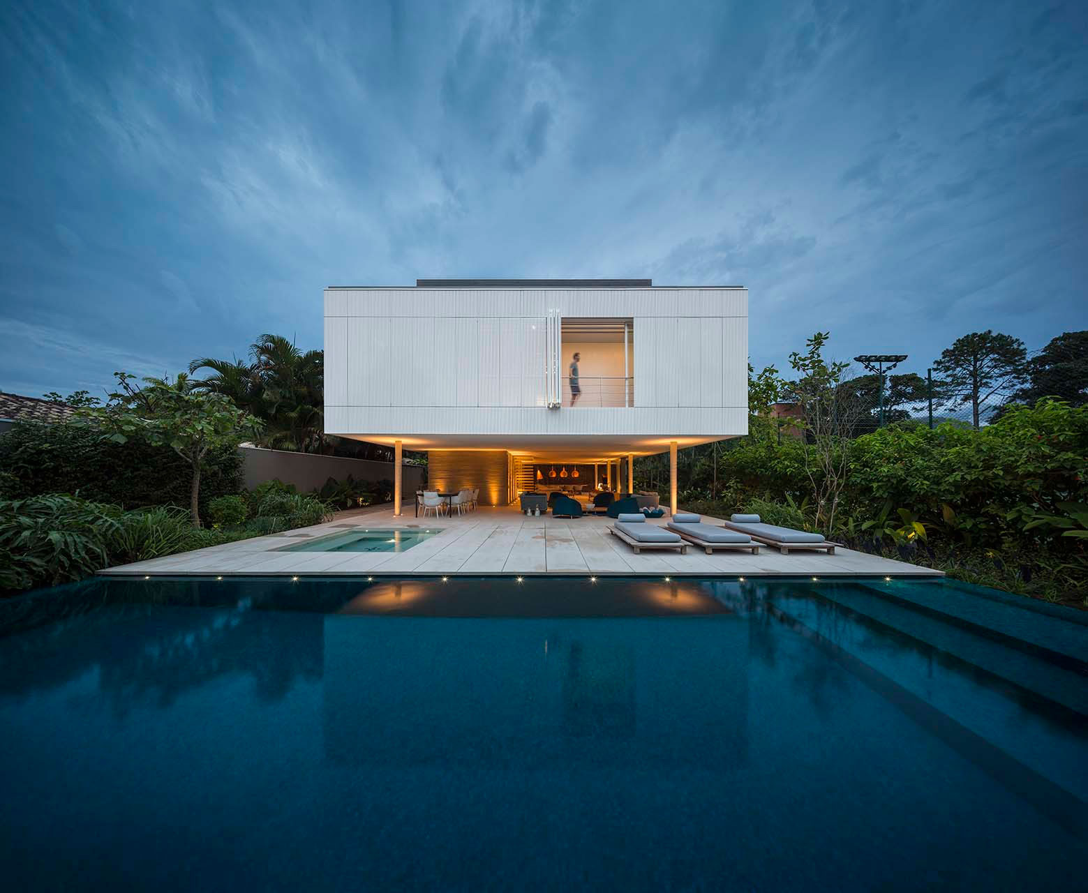 A Stunning Contemporary Home with Private Swimming Pool in São Sebastião by Studio MK27 & Eduardo Chalabi (30)