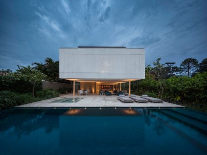 A Stunning Contemporary Home with Private Swimming Pool in São Sebastião by Studio MK27 & Eduardo Chalabi (31)
