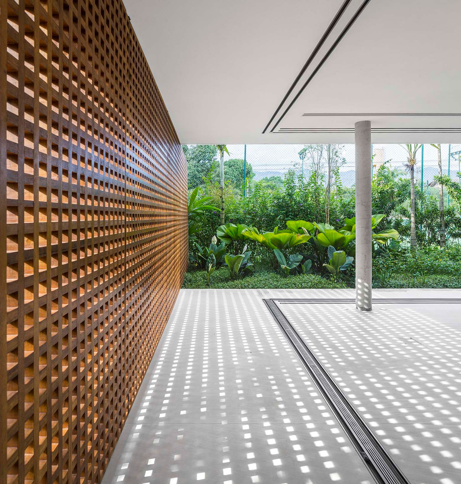 A Stunning Contemporary Home with Private Swimming Pool in São Sebastião by Studio MK27 & Eduardo Chalabi (8)