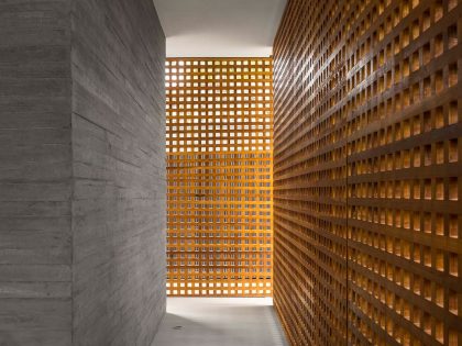 A Stunning Contemporary Home with Private Swimming Pool in São Sebastião by Studio MK27 & Eduardo Chalabi (9)